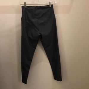 Onzie Pants - Onzie gray crop legging, sz S/M, 71247 Onzie Pants - Onzie gray crop legging, sz S/M, 71247